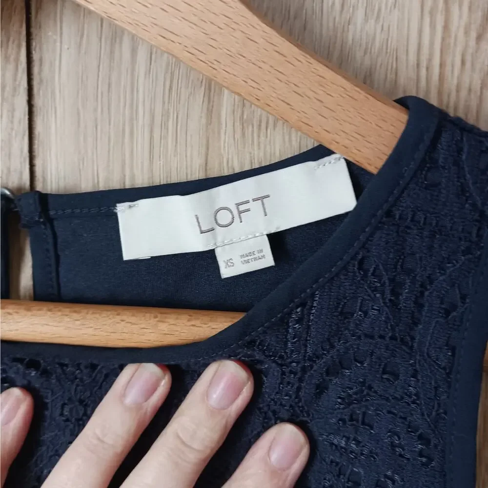 Loft Lace Overlay Tank Top Blouse Navy Blue Size XS - Picture 2 of 8